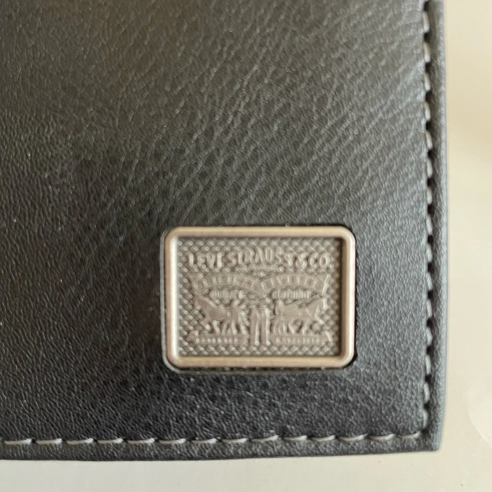 Levi's mens wallet new‎ in box 31LP220113